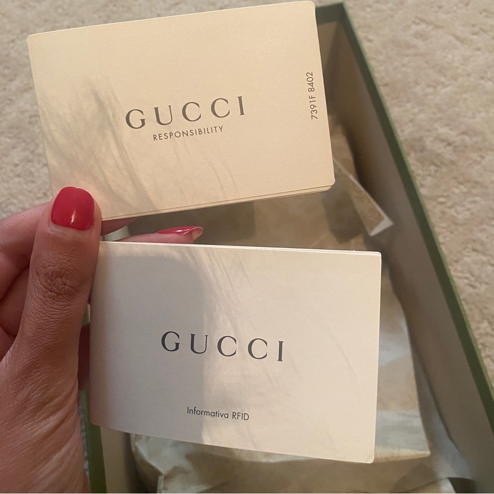 GUCCI Plastique logo-embossed rubber mules in Mystic White - Picture 9 of 10